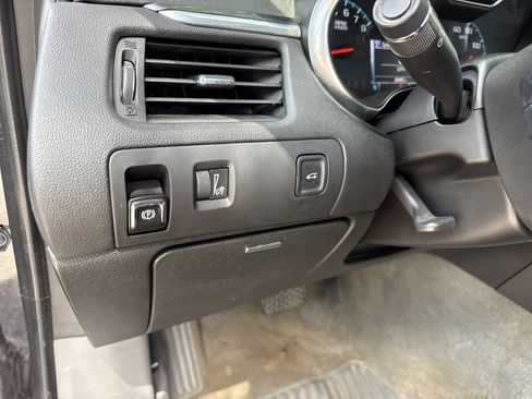 Used 2017 Chevrolet Impala LT image 32