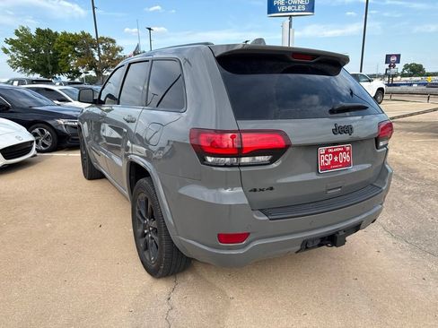 Used 2022 Jeep Grand Cherokee Laredo X AWD/4WD image 4