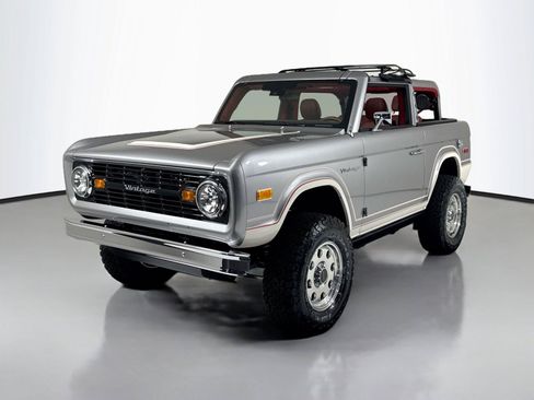 Used 2025 Ford Bronco Badlands AWD/4WD image 12