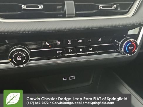 Used 2025 Chevrolet Equinox LT image 28