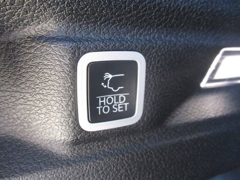 Used 2024 Jeep Grand Cherokee L Laredo w/ Luxury Tech Group I RWD image 39