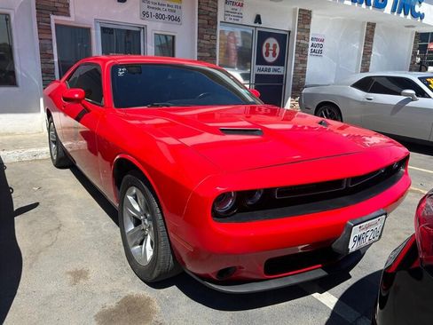Used 2021 Dodge Challenger SXT RWD image 2