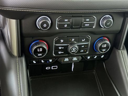 Used 2023 Chevrolet Tahoe Premier RWD image 8