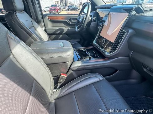 Used 2025 GMC Yukon Denali image 30