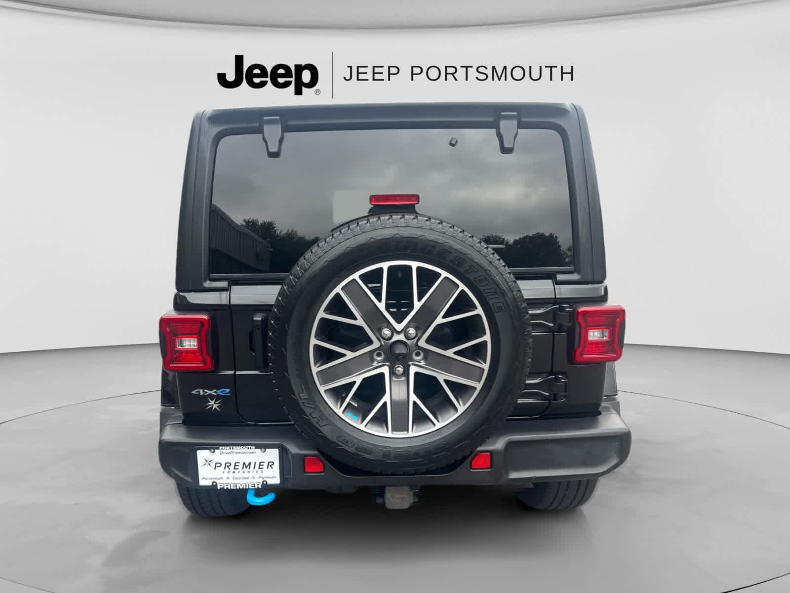 Used 2023 Jeep Wrangler Unlimited Sahara w/ Cold Weather Group AWD/4WD image 6