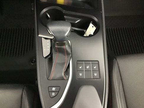 Used 2023 Lexus UX 250h F Sport image 12