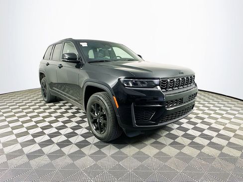 New 2026 Jeep Grand Cherokee Altitude image 2