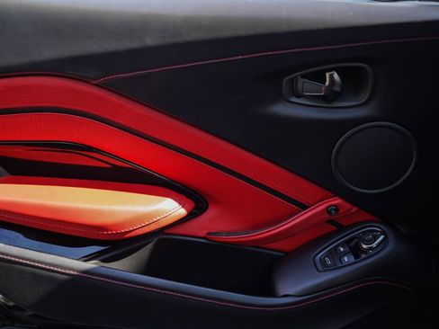 Used 2020 Aston Martin V8 Vantage Coupe image 30