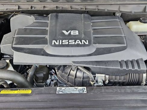 Used 2018 Nissan Titan SV w/ SV Convenience Package RWD image 30