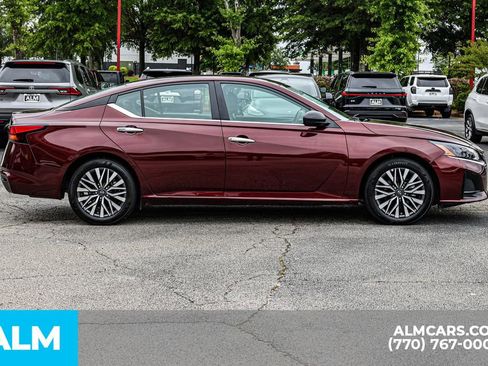 Used 2025 Nissan Altima 2.5 SV FWD image 10