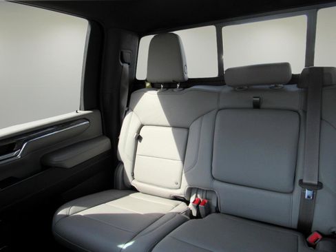 Used 2024 Chevrolet Silverado 3500 LTZ w/ LTZ Convenience Package image 8