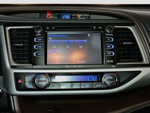 Used 2019 Toyota Highlander XLE image 33