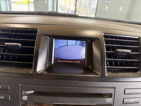 Used 2011 Toyota Highlander SE w/ Tow Pkg FWD image 21