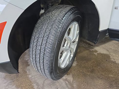 Used 2024 Chevrolet Equinox LT AWD/4WD image 29
