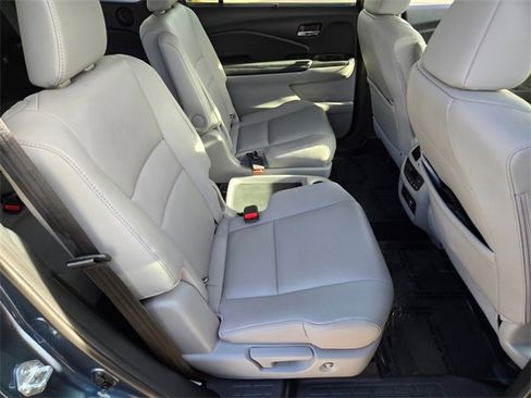 Certified 2022 Honda Pilot Touring image 21