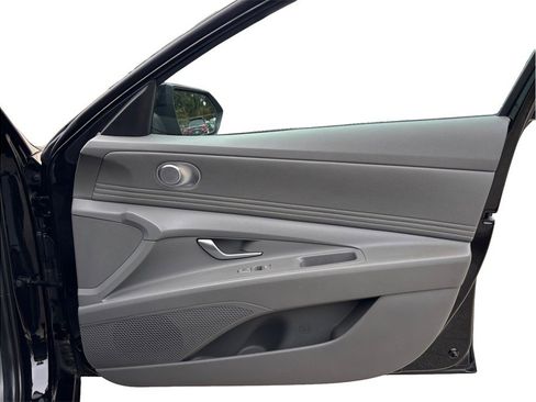 Used 2023 Hyundai Elantra SEL w/ Convenience Package image 38