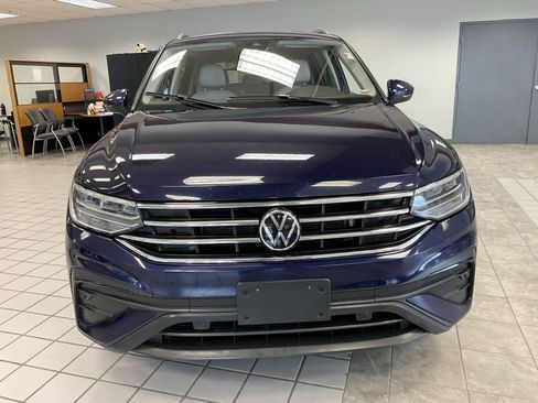 Used 2023 Volkswagen Tiguan SE image 2