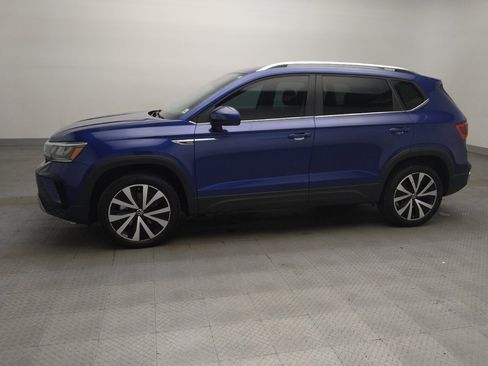 Used 2023 Volkswagen Taos SE FWD image 2