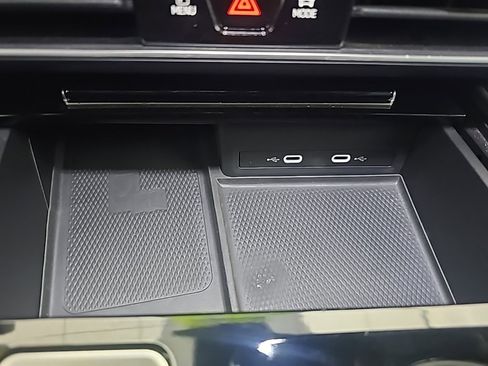 Used 2024 Volkswagen Atlas Cross Sport SE image 20