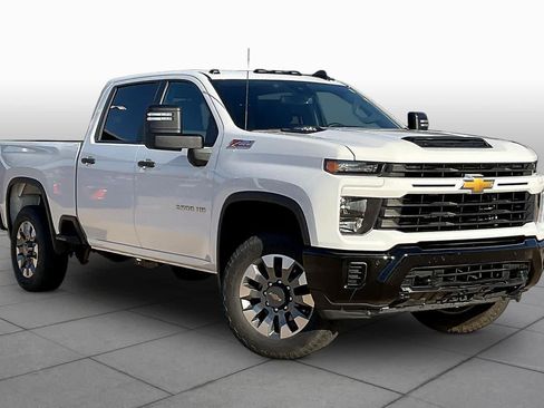 Used 2025 Chevrolet Silverado 2500 Custom w/ Custom Value Package AWD/4WD image 2