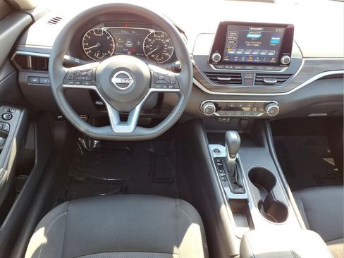 Used 2025 Nissan Altima 2.5 SV image 9