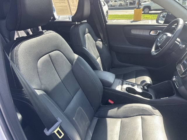 Used 2024 Volvo XC40 B5 Core AWD/4WD image 36