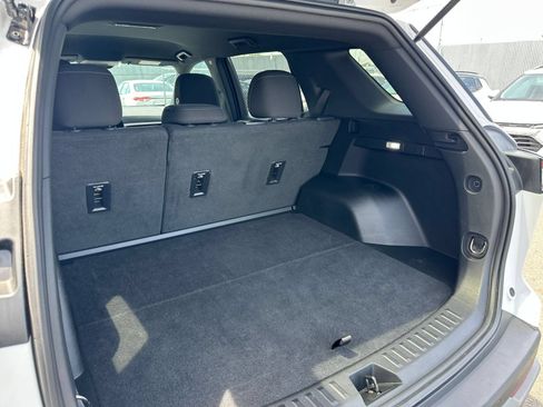 Used 2025 Chevrolet Equinox LT FWD image 30