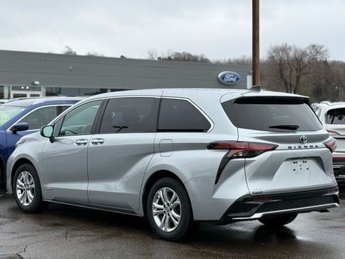 Used 2021 Toyota Sienna XSE image 41