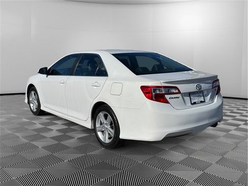 Used 2014 Toyota Camry SE FWD image 3