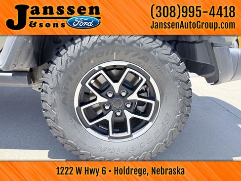 Used 2025 Jeep Wrangler Unlimited Rubicon w/ Convenience Group AWD/4WD image 32
