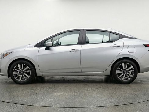 Used 2025 Nissan Versa SV image 5