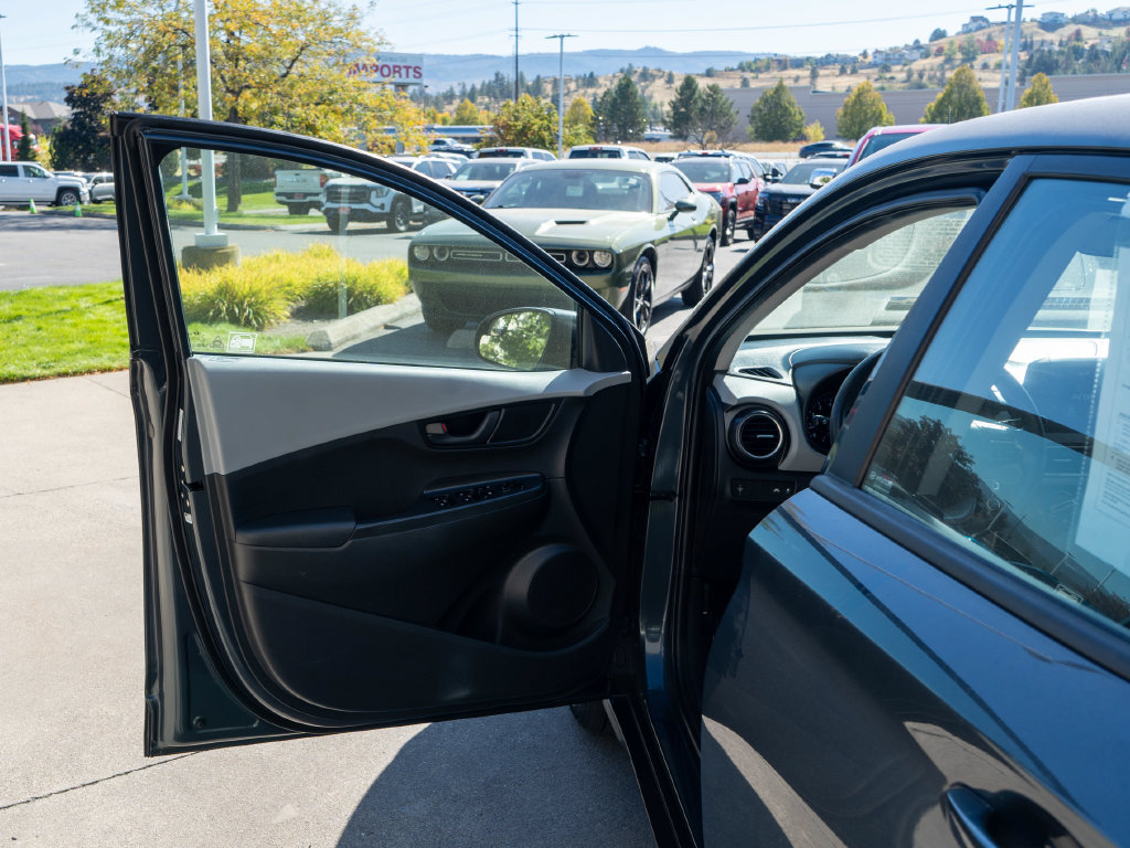 Used 2019 Hyundai Kona SE w/ Cargo Package FWD image 15