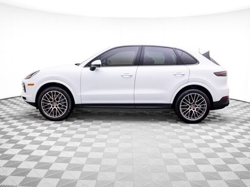 Certified 2023 Porsche Cayenne Platinum Edition AWD/4WD image 2
