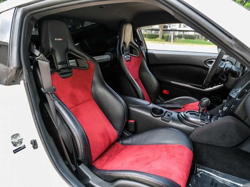 Used 2020 Nissan 370Z NISMO RWD image 41