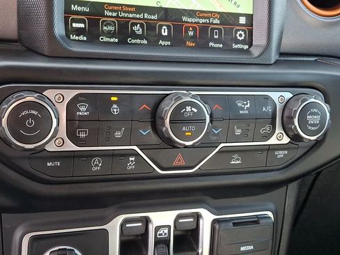 Used 2021 Jeep Gladiator Mojave AWD/4WD image 17