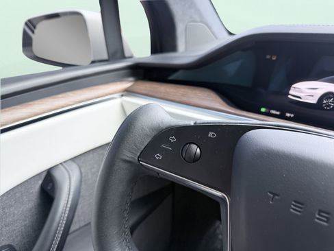 Used 2023 Tesla Model X image 64