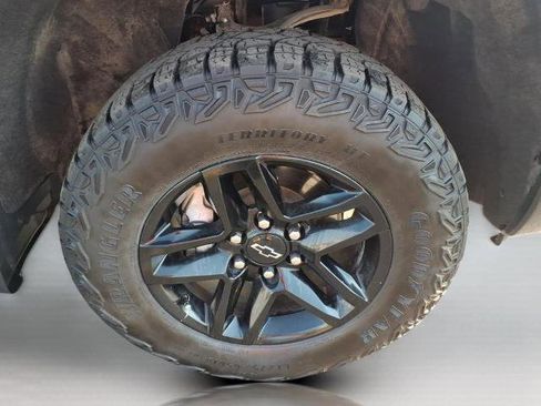 Used 2024 Chevrolet Silverado 1500 LT Trail Boss w/ Protection Package AWD/4WD image 9