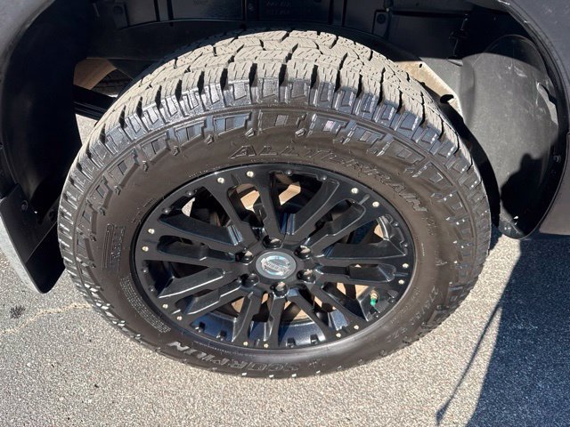 Used 2017 Nissan Titan SV AWD/4WD image 12