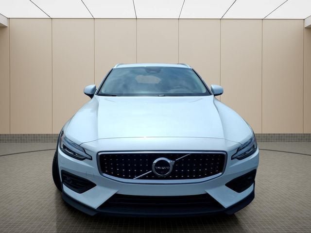 New 2026 Volvo V60 B5 Cross Country Plus w/ Climate Package AWD/4WD image 4