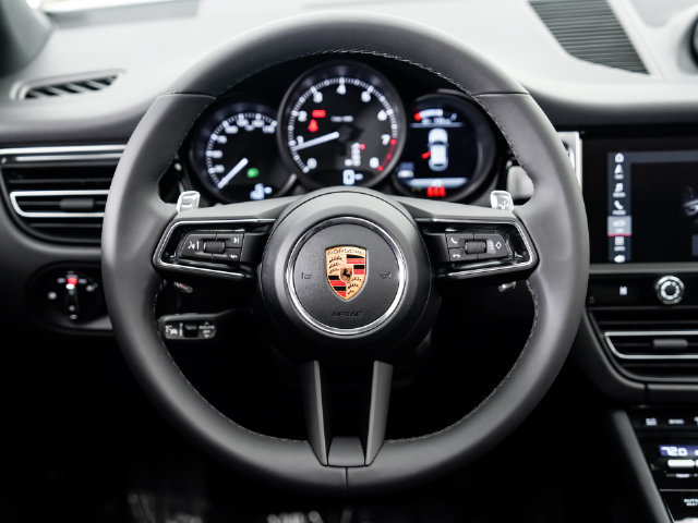 Certified 2026 Porsche Macan AWD/4WD image 12