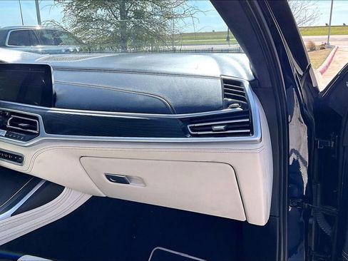 Used 2022 BMW X7 xDrive40i w/ M Sport Package image 19