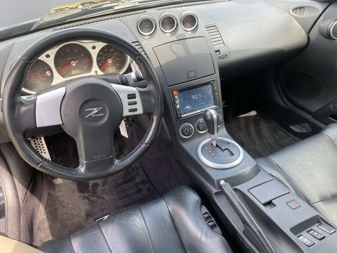 Used 2005 Nissan 350Z Touring RWD image 20