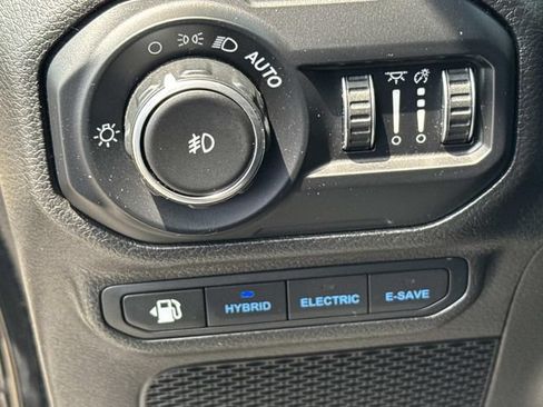 Used 2022 Jeep Wrangler Unlimited Sahara w/ Cold Weather Group AWD/4WD image 26