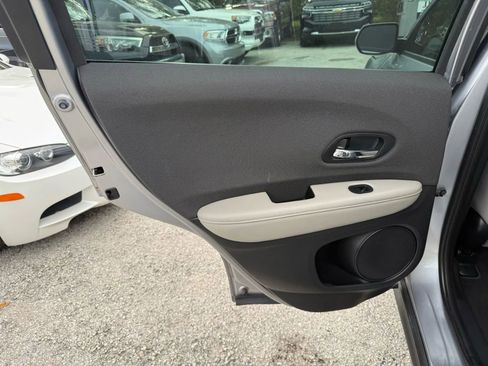 Used 2020 Honda HR-V LX image 16