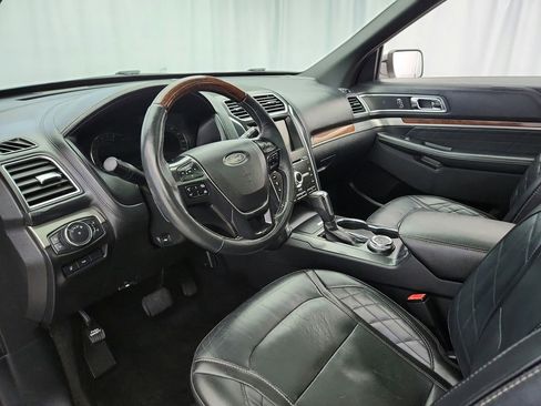 Used 2018 Ford Explorer Platinum AWD/4WD image 10