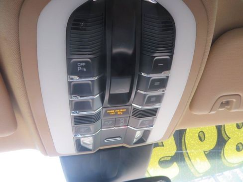 Used 2015 Porsche Panamera image 23
