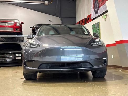 Used 2023 Tesla Model Y Long Range AWD/4WD image 38