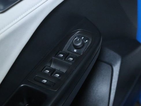 Used 2025 Volkswagen Taos SE image 17