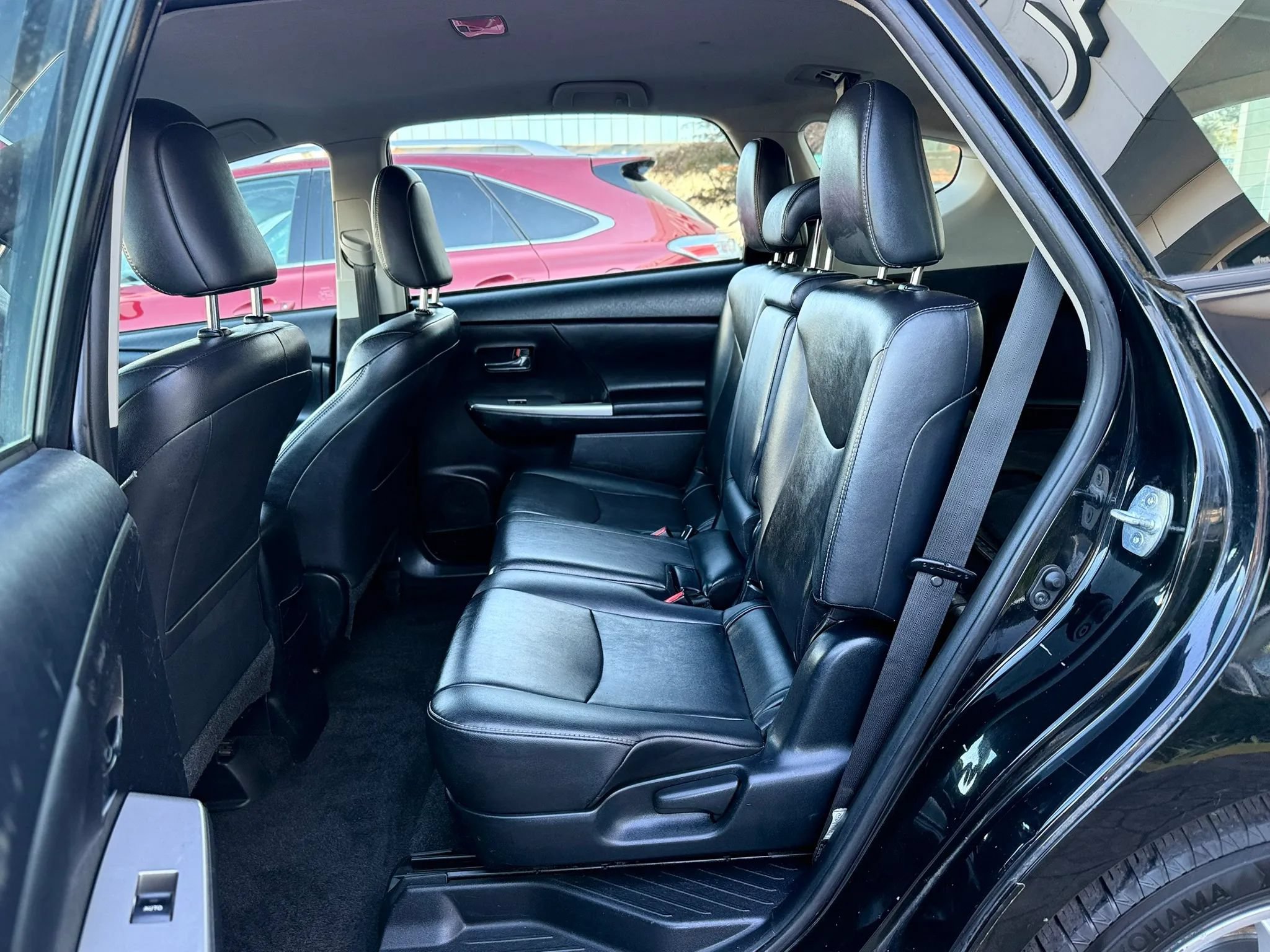 Used 2017 Toyota Prius V Four w/ Carpet Mat Package FWD image 24