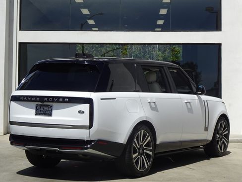 Used 2023 Land Rover Range Rover Long Wheelbase SE AWD/4WD image 7